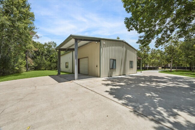 Building Photo - 1425 Oak Hollow Dr