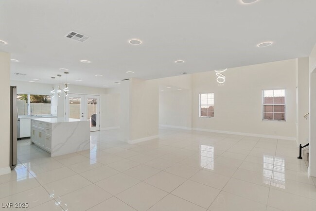 Building Photo - 7820 Millhopper Ave