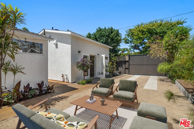 Primary Photo - 2425 Cloy Ave