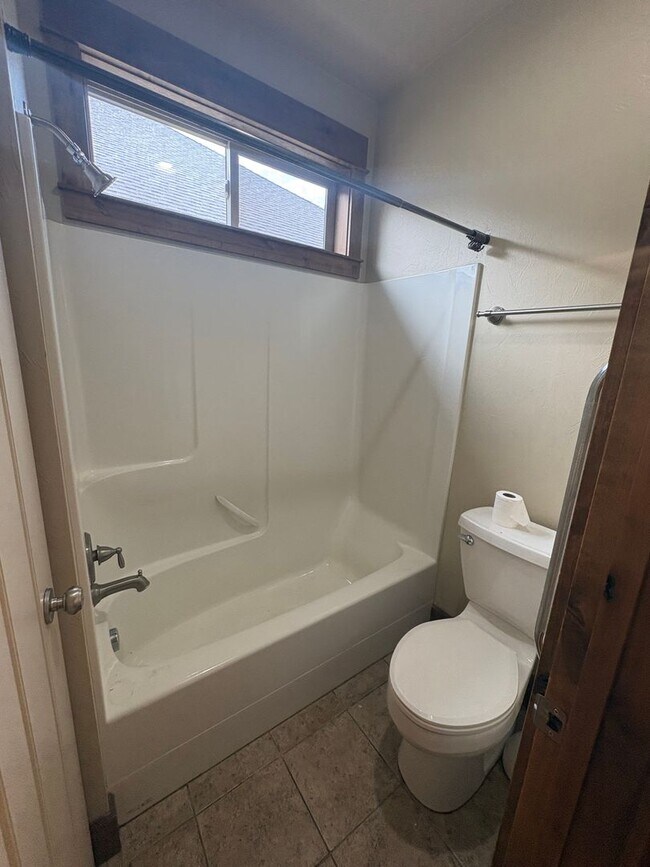 Building Photo - 3114 Madrona Ln