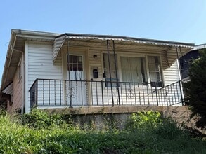 Building Photo - 912 Slosson St