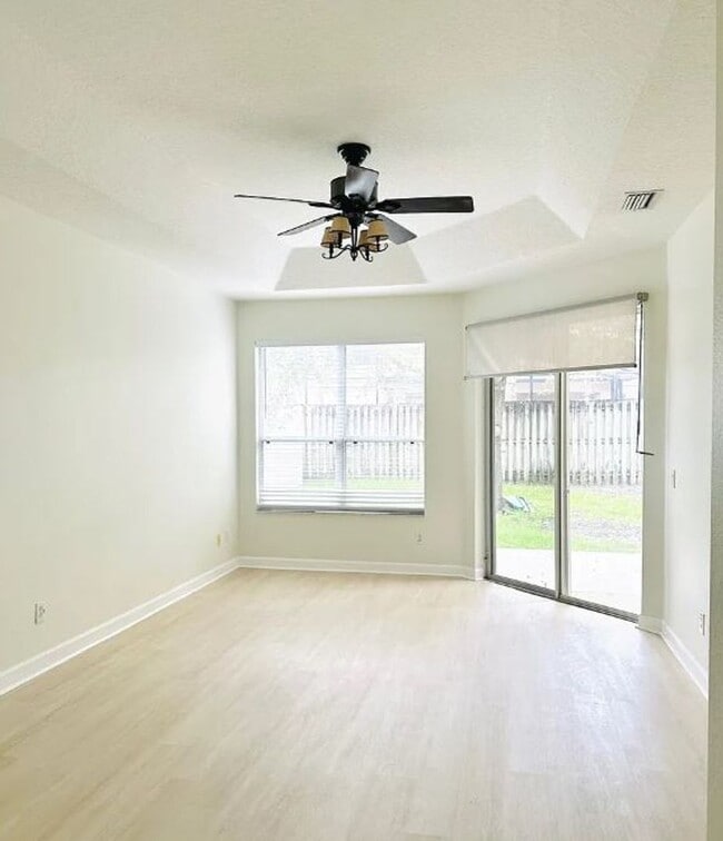 Building Photo - Your Dream Home Awaits! 5 bedroom 3 bath Single Family HOME!!