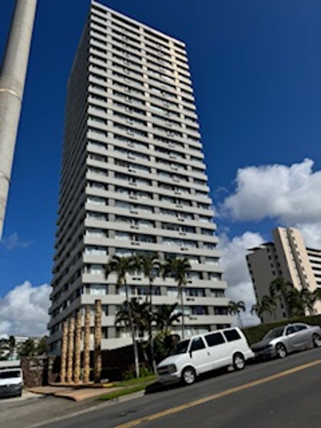 Building Photo - Five Regents Centrally Located Open-Air St...