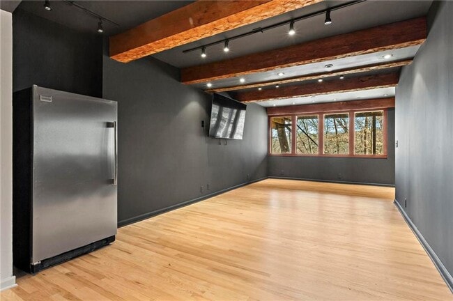 Building Photo - 120 Laurel Dr NE