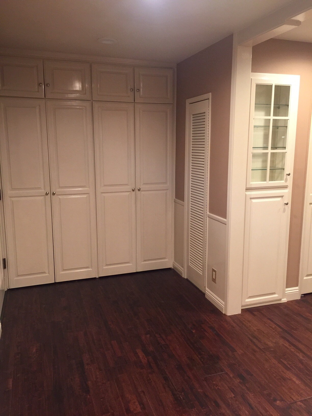 Building Photo - 2000 Karen St