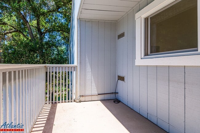 Building Photo - Live Oak Townhouse | Desirable Location