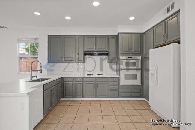 Building Photo - 554 Blue Cypress Way