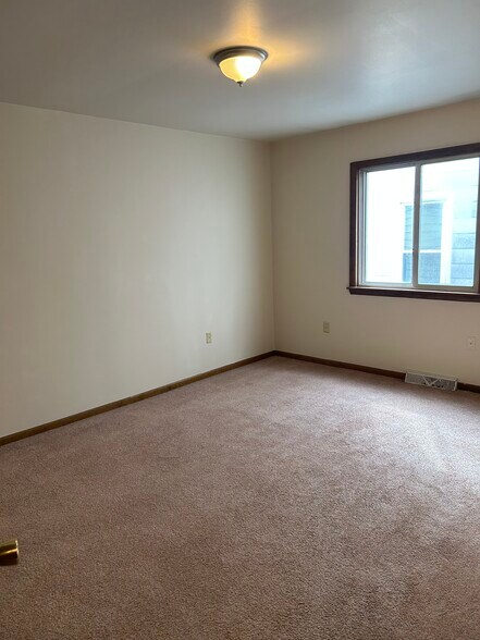 Building Photo - 126A E Main St