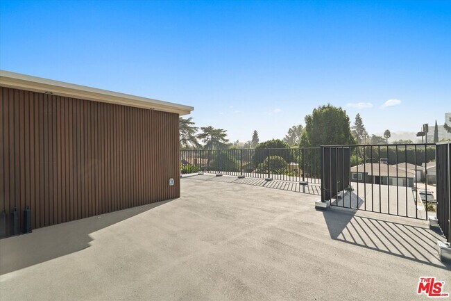 Building Photo - 15207 Morrison St