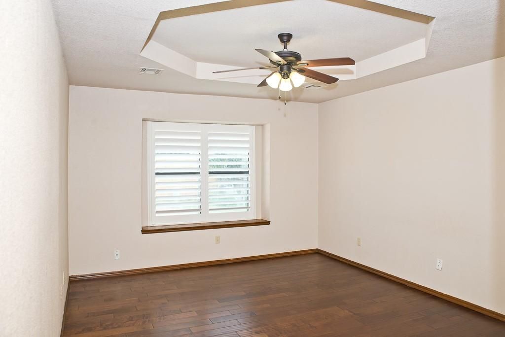 Building Photo - 608 Coopers Hawk Dr
