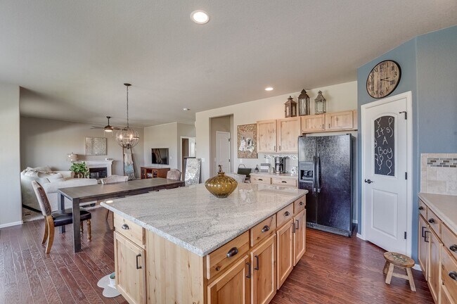 Building Photo - Beautiful 4 Bed, 3 1/2 Bath House in Sever...