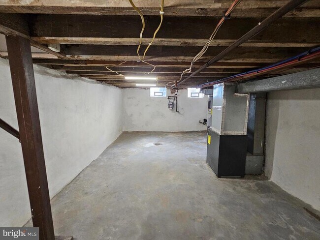 Building Photo - 1847 E Lippincott St