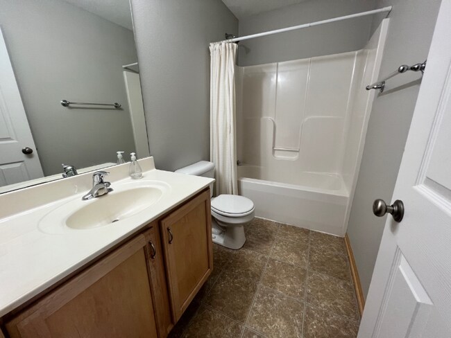Building Photo - 2224 NW Bayberry Ln