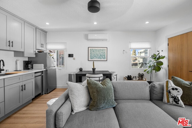 Building Photo - 2422 W 30th St