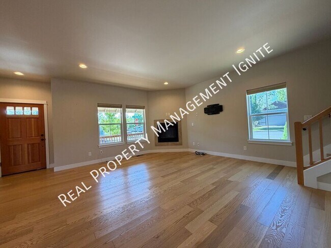 Building Photo - 2713 NE Black Oak Pl