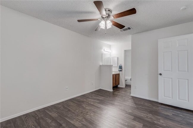 Building Photo - 11405 Walnut Ridge Dr