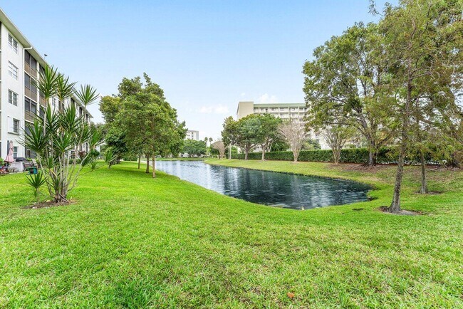 Building Photo - 2230 N Cypress Bend Dr