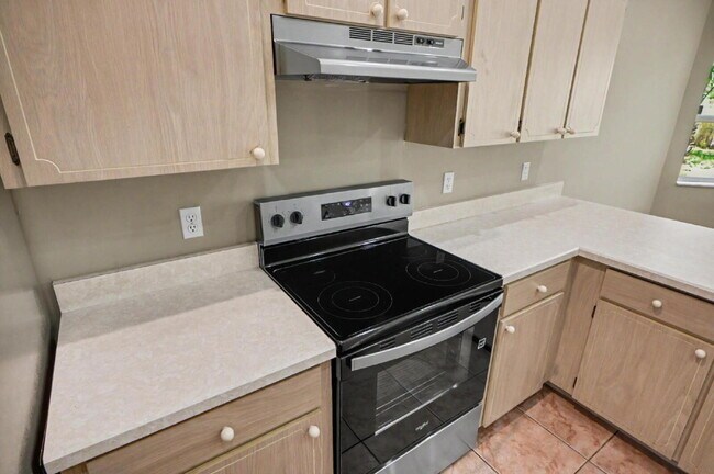 Building Photo - Charming Rental on Quiet Cul-de-Sac!