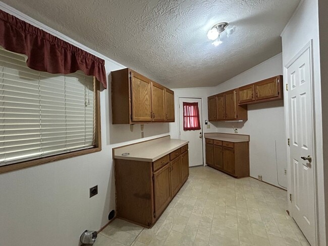 Building Photo - 8 Bass Ct