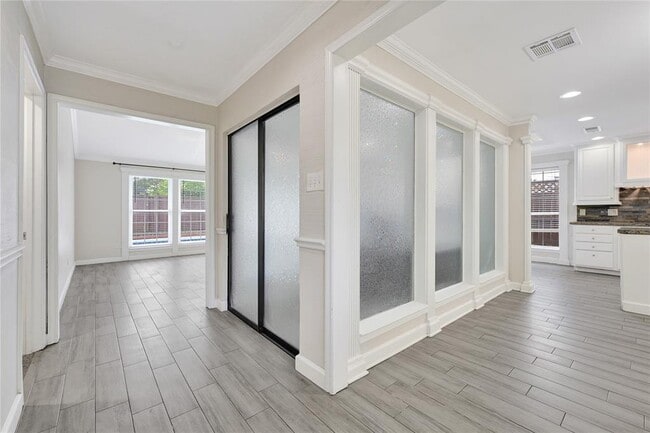 Building Photo - 15611 Rolling Timbers Dr