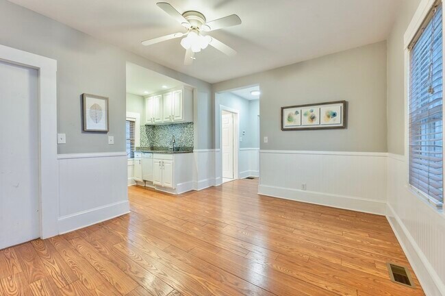 Building Photo - 10 Berkshire Pl