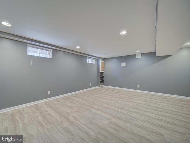 Building Photo - 2611 Keating St