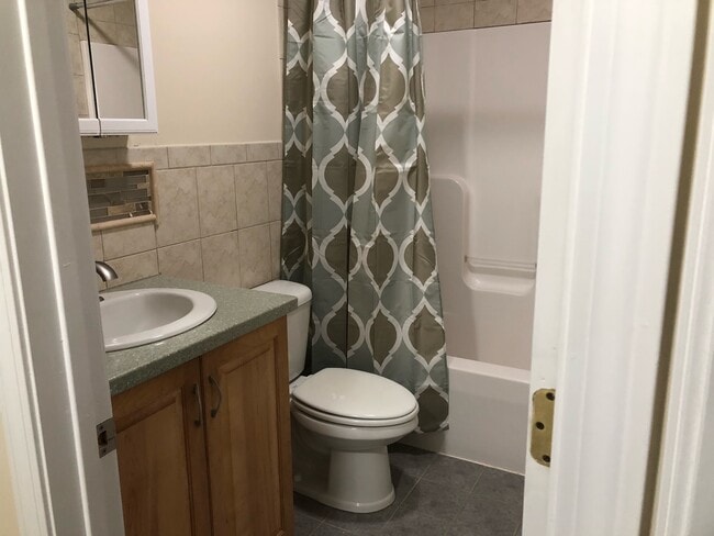 Main Bathroom - 1536 Highland Ave