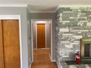 Building Photo - 20 Pine Hill Dr