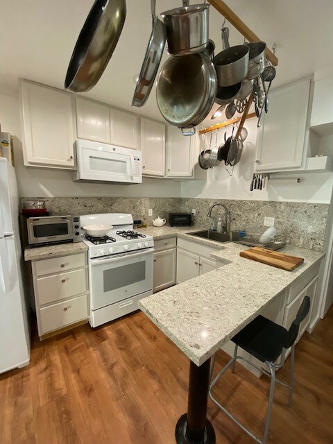 New kitchen, new appliances - 10355 Oletha Ln