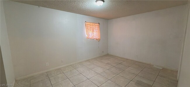Building Photo - 4712 W Rip Van Winkle Ln