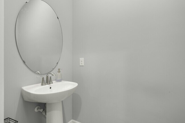 Building Photo - 6447 Inspire Cir S