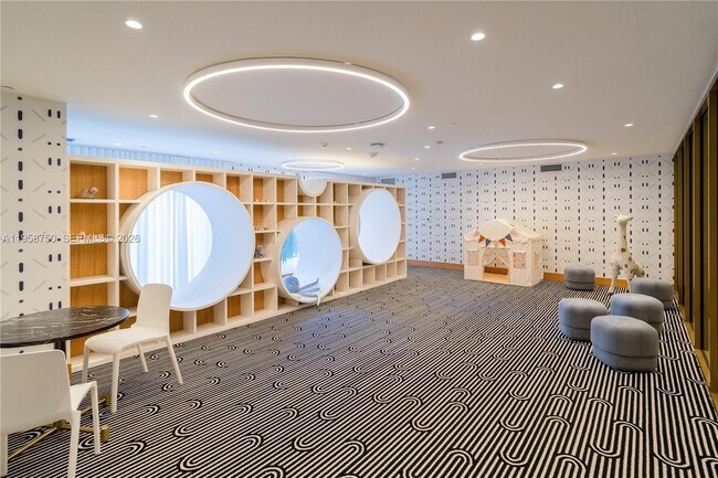 Building Photo - 2678 Tigertail Ave