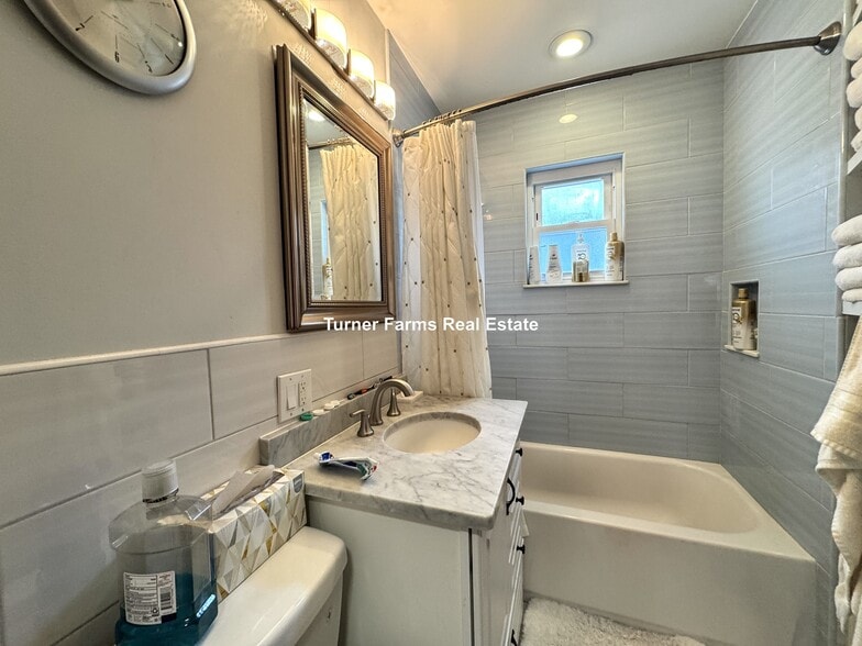 Building Photo - 77 Fairfax St