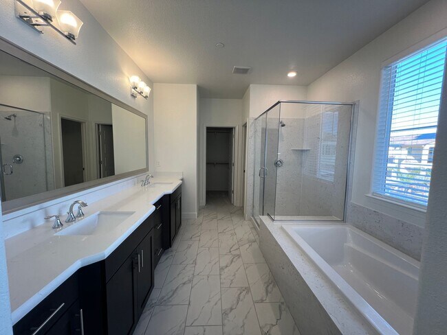 Building Photo - Beautiful Northlake Property Next to Park