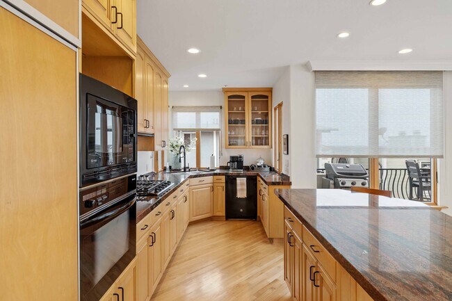 Building Photo - 121 Marine Pl