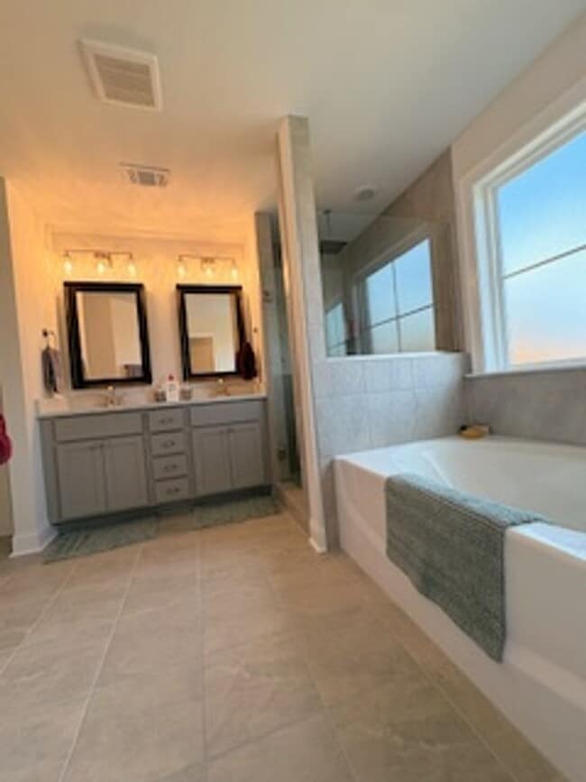 Building Photo - Available May!