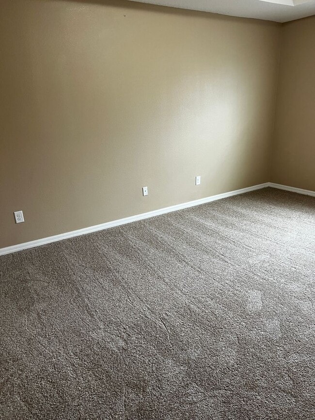 Building Photo - 3/2.5 Two-Story Townhouse with 1 Car Garage in Gated Community- Longwood!