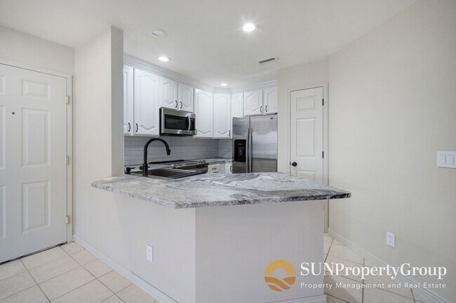 Building Photo - Luxury Condo In Desirable Salt Lake Community