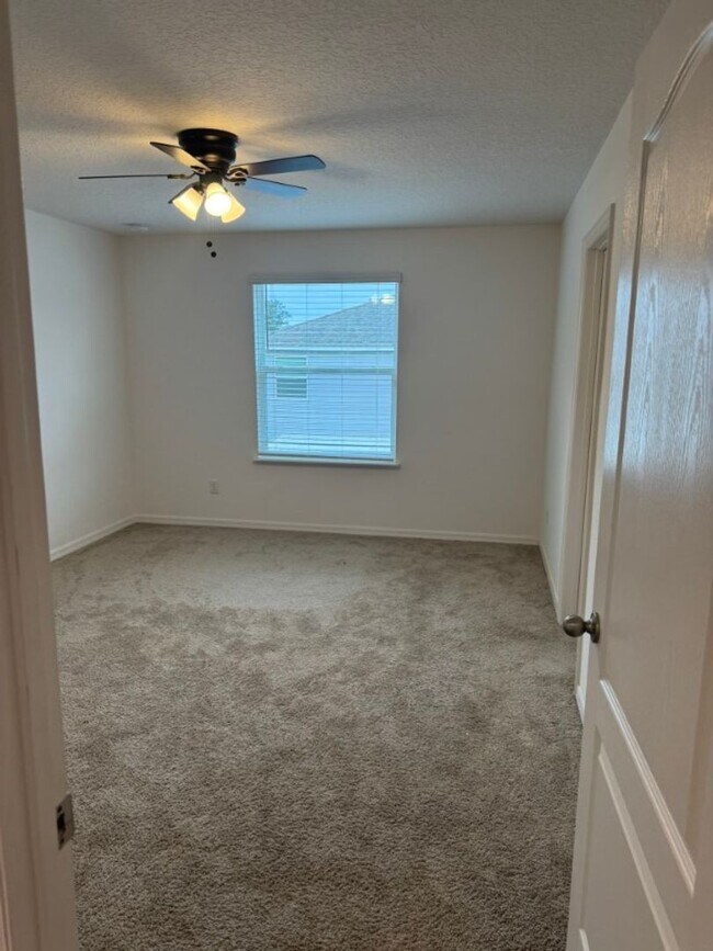 Building Photo - Home For Rent
