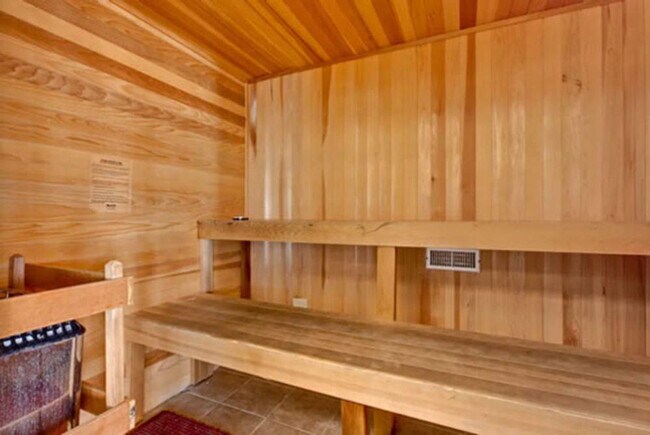 Building Photo - 401 E Beach Blvd