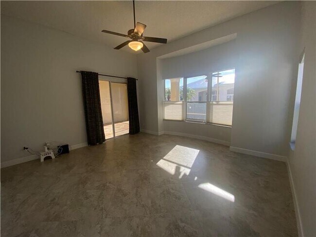 Building Photo - 327 SW 188th Terrace