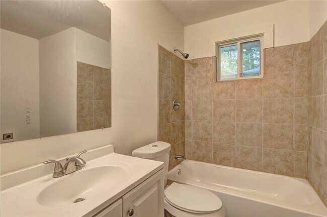 Building Photo - 1208 4th Ave W