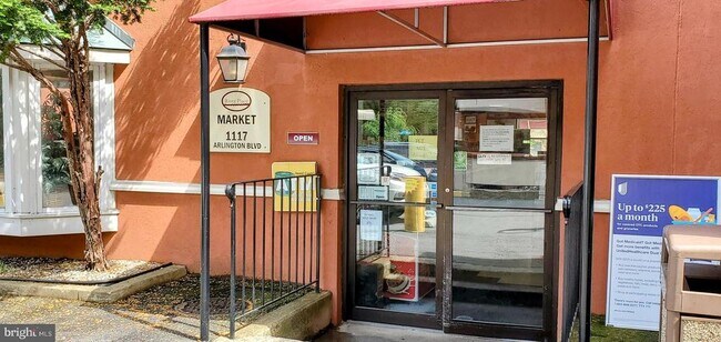 Building Photo - 1011 Arlington Blvd