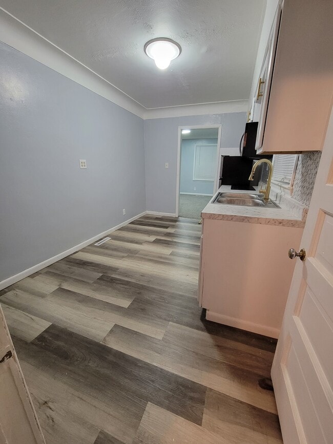 Building Photo - 1860 S Shore Blvd