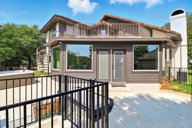 Building Photo - 2805 Aurora