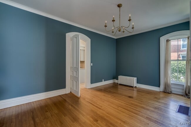 Building Photo - 160 Ten Eyck St