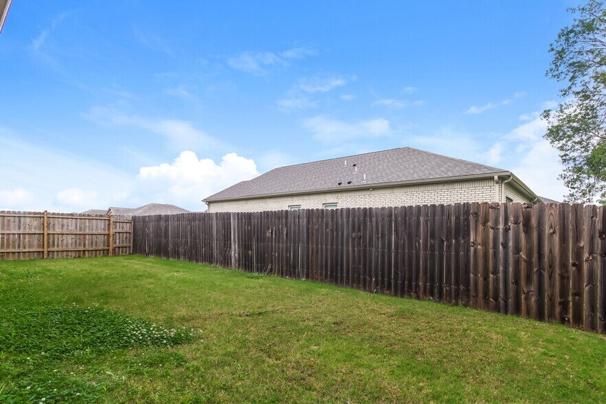 Building Photo - 365 Beau Tisdale Dr