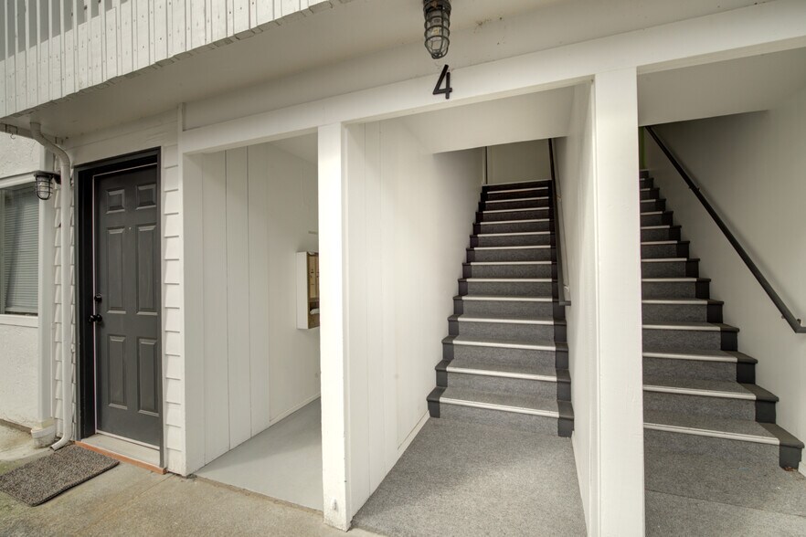 Building Photo - 13737 32nd Ave NE