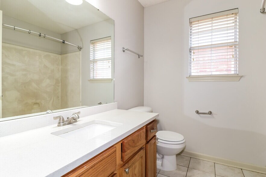 Building Photo - 1128 Red Fern Cir E