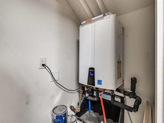 Building Photo - 825 NW 6th St